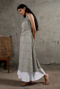 Green And White Block Printed Cotton Kurta image 3