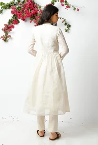 The Playful Off White Cotton Kurta image 3