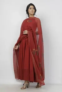Set of 2: Gerua Plain Maroon Cotton Halter Neck Flared Dress with Kota Border and Floral Block Printed Kota Dupatta image 4