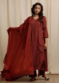Red Cotton Plain Dupatta with Ajrakh Print tassels image 3