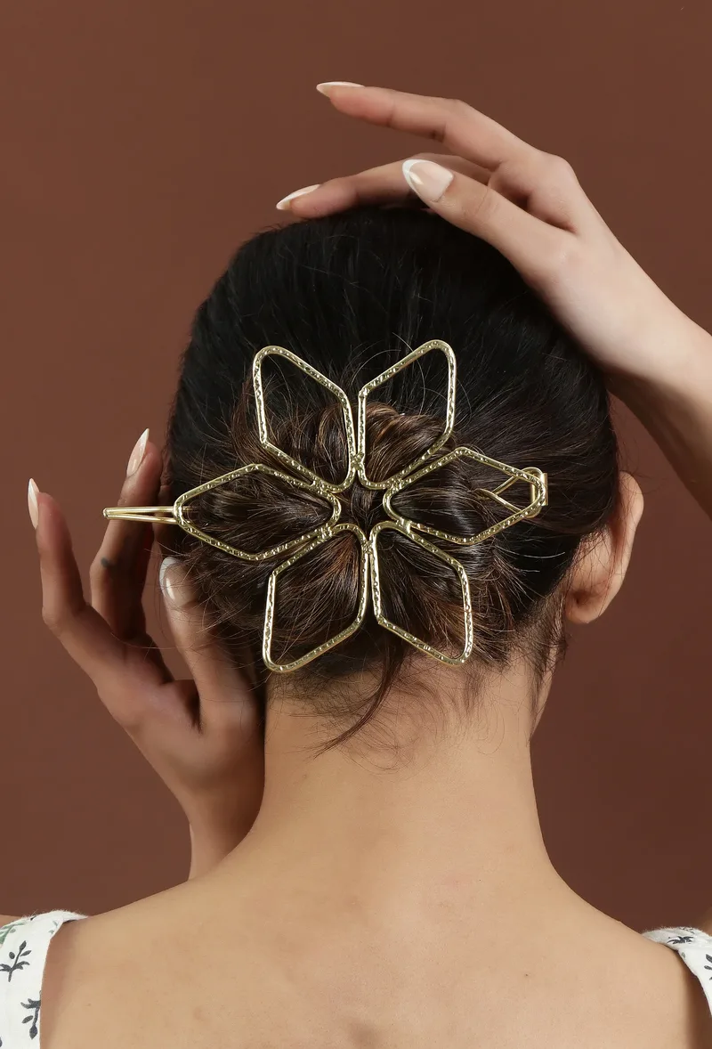 Flora Frame Gold Brass Juda pin