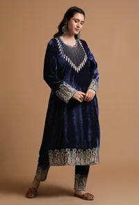 Set Of 3: Moody Blue Kashmiri Tilla Embroidery Phiran With Pant and Dupatta-Free Size image 3