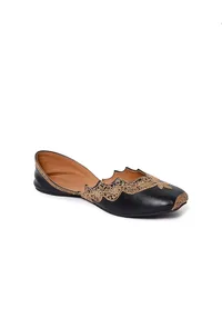 Black cutwork gold embroidered jutti image 3