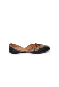 Black cutwork gold embroidered jutti image 4