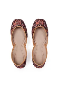 Maroon Silk Patola Print Juttie image 2