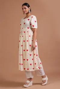Set Of 2: Off White & Red Cotton Printed Kurta & Pant Set image 2