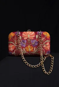 Red velvety rectangular clutch image 3