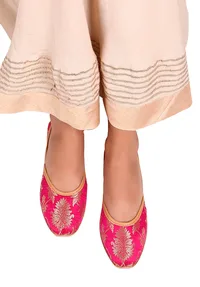 Fuscia Brocade Genuine Leather Punjabi Jutti image 1