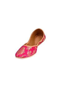 Fuscia Brocade Genuine Leather Punjabi Jutti image 3