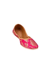 Fuscia Brocade Genuine Leather Punjabi Jutti image 4