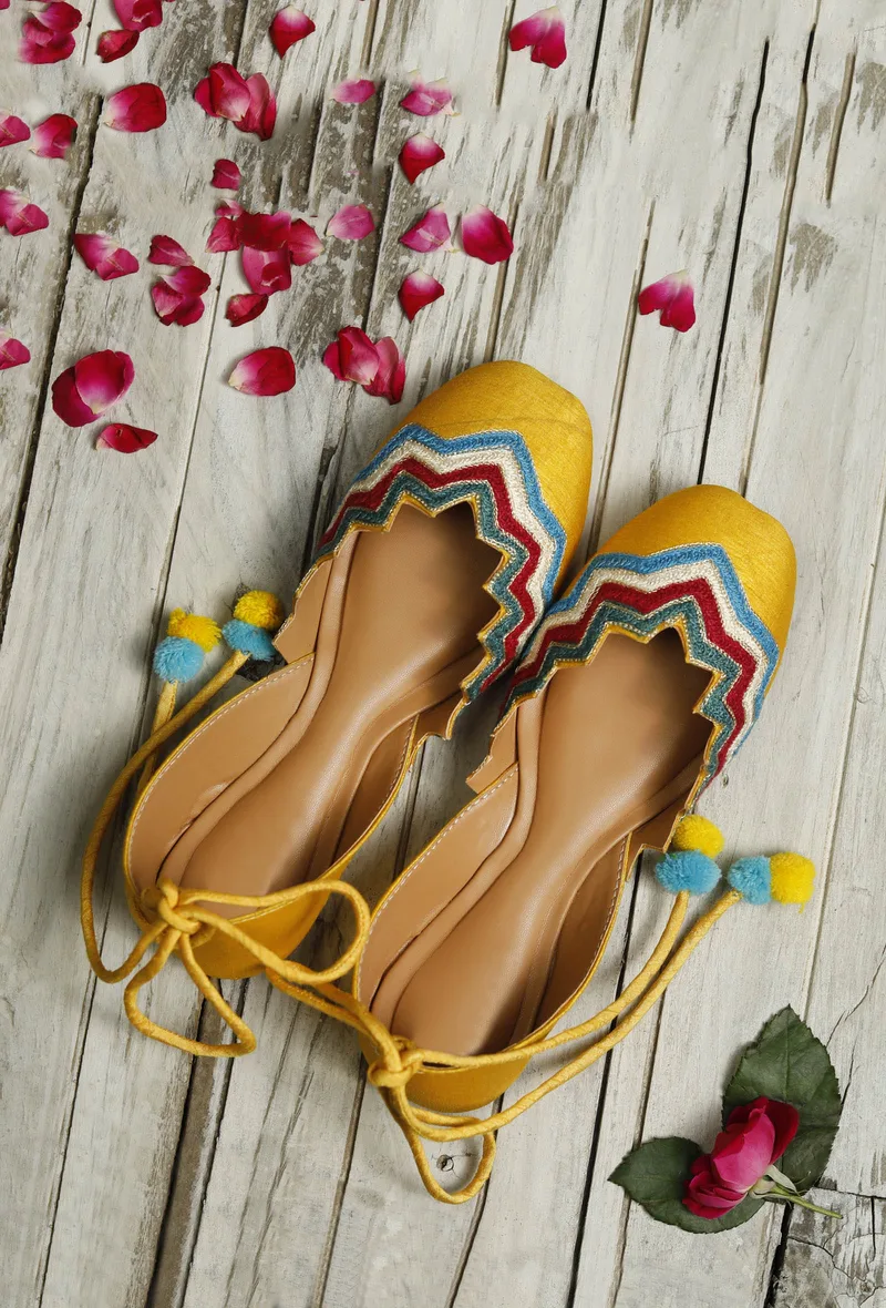 Umang Resham Work Juttis