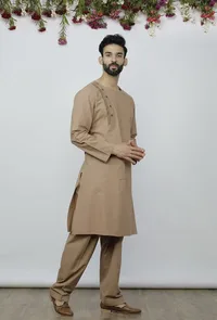 Set Of 2: Beige Side Placket Cotton Kurta And Pathani Salwar image 2