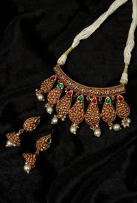 Kanmani Temple Heritage Kemp Necklace Set with Pearls image 1