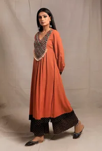 Set of 2: Orange Rust Front Patched Embellished Kurta Dress with Black Hand Block Printed palazzo Pants image 2