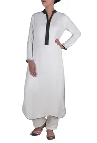 White & red clamp dyed pure wool shawl image 3