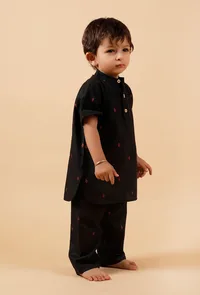 Set Of 2: Black Woven Buti Kurta With Black Woven Buti Pant image 2