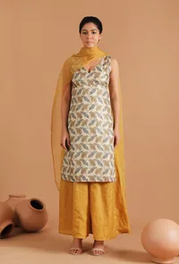 Set Of 3: Prisha Allover Kalamkari Straight Kurta Set With Sheer Organza Dupatta image 1