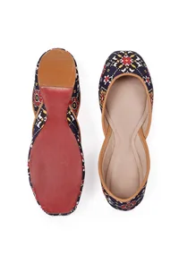 Blue Silk Patola Print Juttie image 3