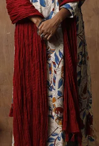 Set Of 3: Kalamkari Kurta And Palazzos With Red Crushed Dupatta image 2