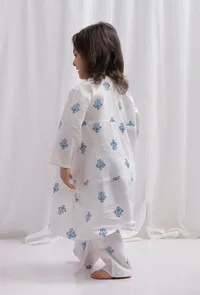 Set of 2: Blue Block Printed Cotton Straight Kurta with Blue Printed Cotton Pants image 3