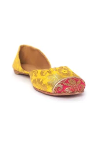 Tuscan Yellow with Pink Brocade Juttis image 5