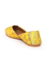 Tuscan Yellow with Pink Brocade Juttis image 6