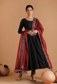 Set Of 3: Aarna Solid Kurta Set With Allover Kalamkari Chooridar & Sheer Organza Dupatta image 1