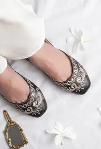 Aria Black Dori zari Embroidered Jutti image 1