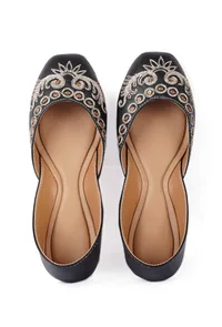 Aria Black Dori zari Embroidered Jutti image 2