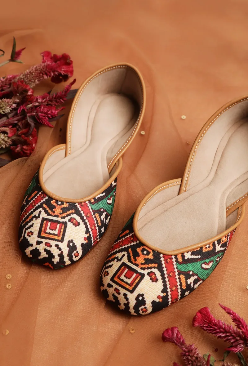 Dark Green & Red Silk Patola Print Juttie