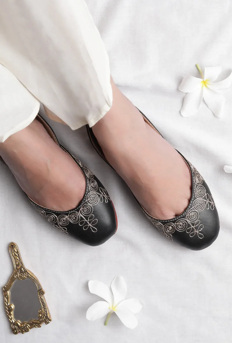 Amaya Black Dori Zari Embroidered Jutti