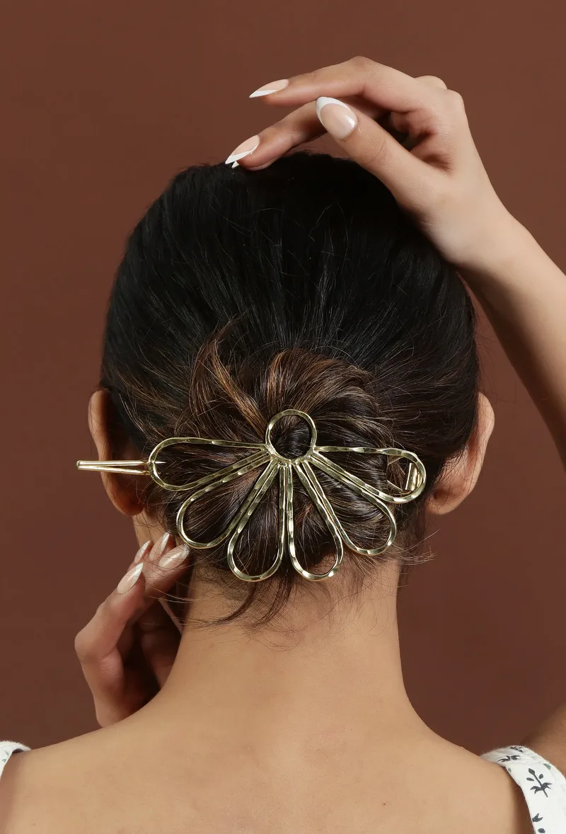 Soft Petal Gold Brass Juda Pin