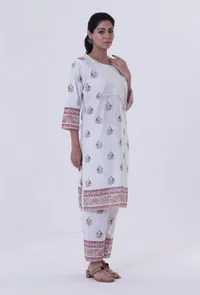 Set Of 2: White Cotton Kurta & Pant With Multicolor Motif image 2