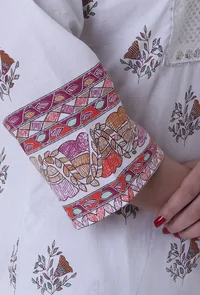 Set Of 2: White Cotton Kurta & Pant With Multicolor Motif image 5