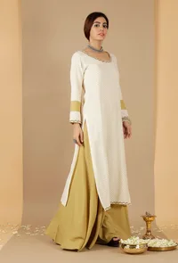 Off-White & Earls Green Bandhani Straight Kurta image 3