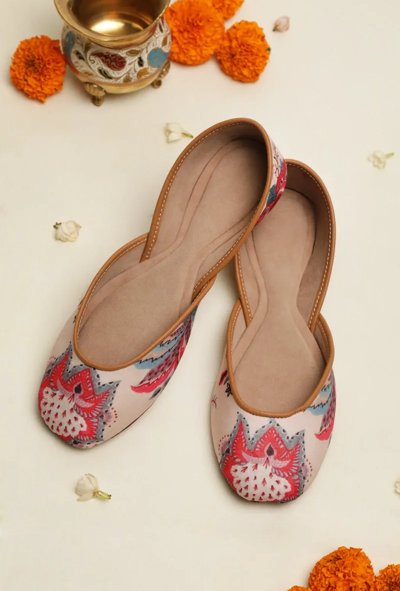 Off-White And Pink Floral Chintz Jutti