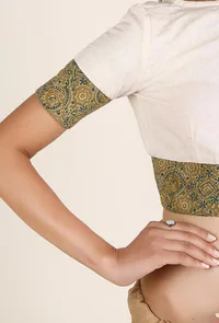 Off White Padded Cotton Slub Blouse With Keyhole Back image 4