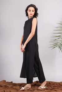 Set of 2: Black Bandhgala Sleeveless Kurta with Solid Black Narrow Pants image 4