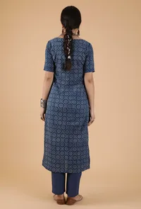 Set Of 2:Afsana Indigo Cotton Straight Kurta & Narrow Fit Pants image 2