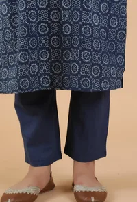 Set Of 2:Afsana Indigo Cotton Straight Kurta & Narrow Fit Pants image 6