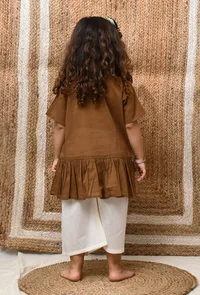 Set Of 2: Brown Mul Mul Kurta With Off-White Pants image 4