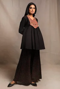 Black Front Embroidered Gathered Short Kurta image 3