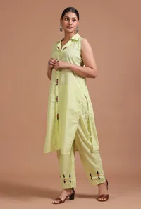 Set Of 2: Yellow Cotton Solid Plain Kurta & Pant Set image 2
