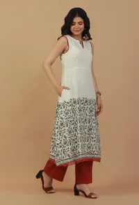 Set of 2: Off-White Sleeveless Block Printed Kurta with Rust Cotton Pants image 2
