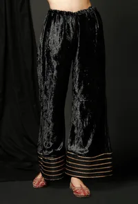 Set of 3 : Black Velvet Phiran with Black Velvet Pallazo and Black Velvet Odhani with Organza Border image 3