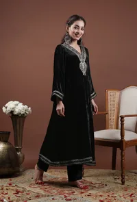 Zalima Black Velvet Tilla Embroidered Phiran Kurta image 2