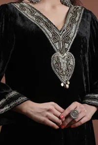 Zalima Black Velvet Tilla Embroidered Phiran Kurta image 5