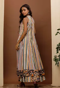 Set of 3: White Striped Cotton Straight Kurta with White Kalamkari Flared Skirt & Blue Gotta Dupatta image 3