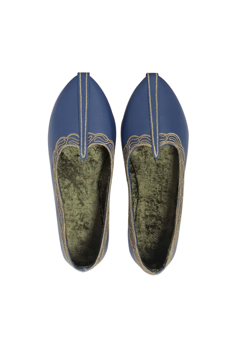 Blue Zari Aari Embroidered Juttis