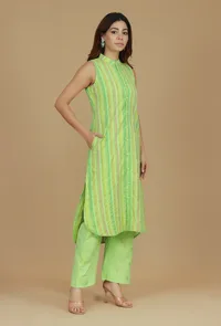 Set of 2 Lime Green Striped Sleeveless Kurta with Booti Embroidered Pants image 2
